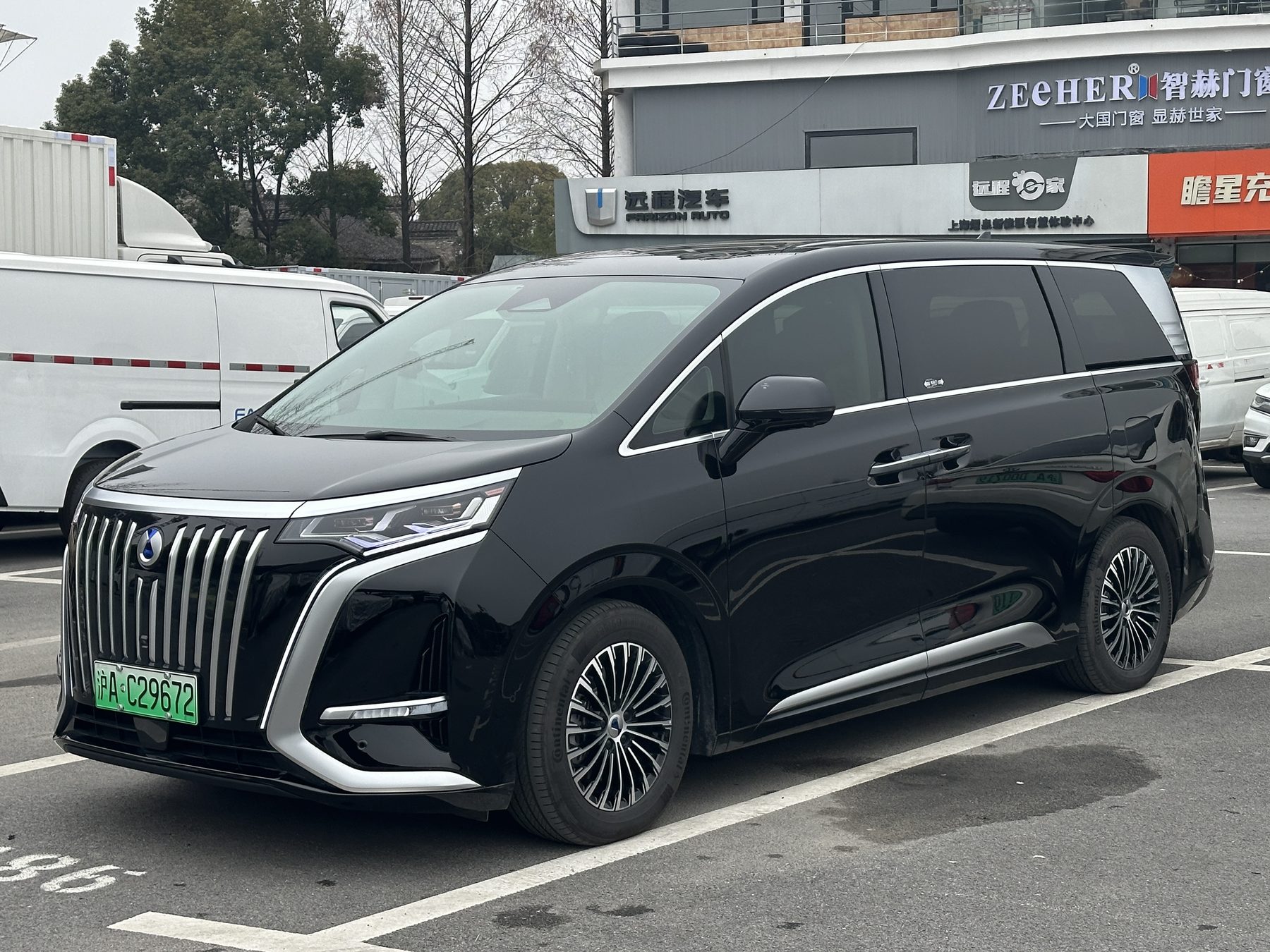 Denza D9 electric MPV, exterior view
